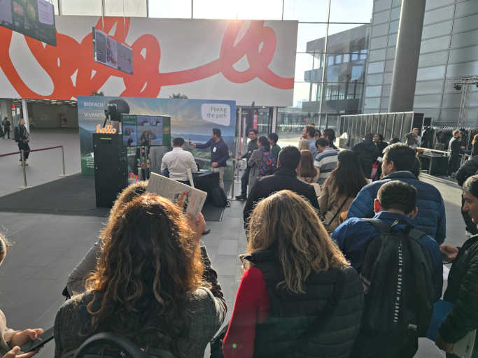 Biofach Messe Foto Aktion: paving the path for